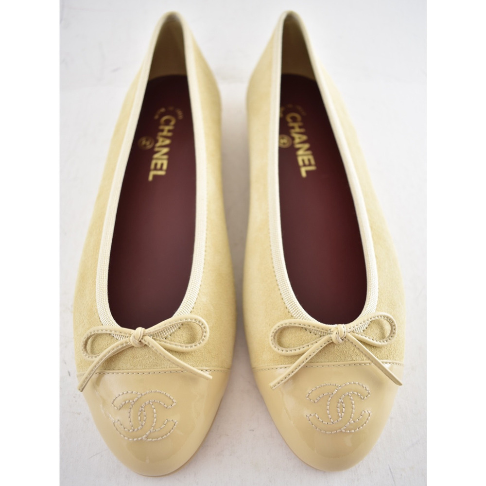 Chanel 26A Beige Suede Patent Leather CC Logo Bow Tie Ballet Ballerina Flat 38 - Picture 12 of 16